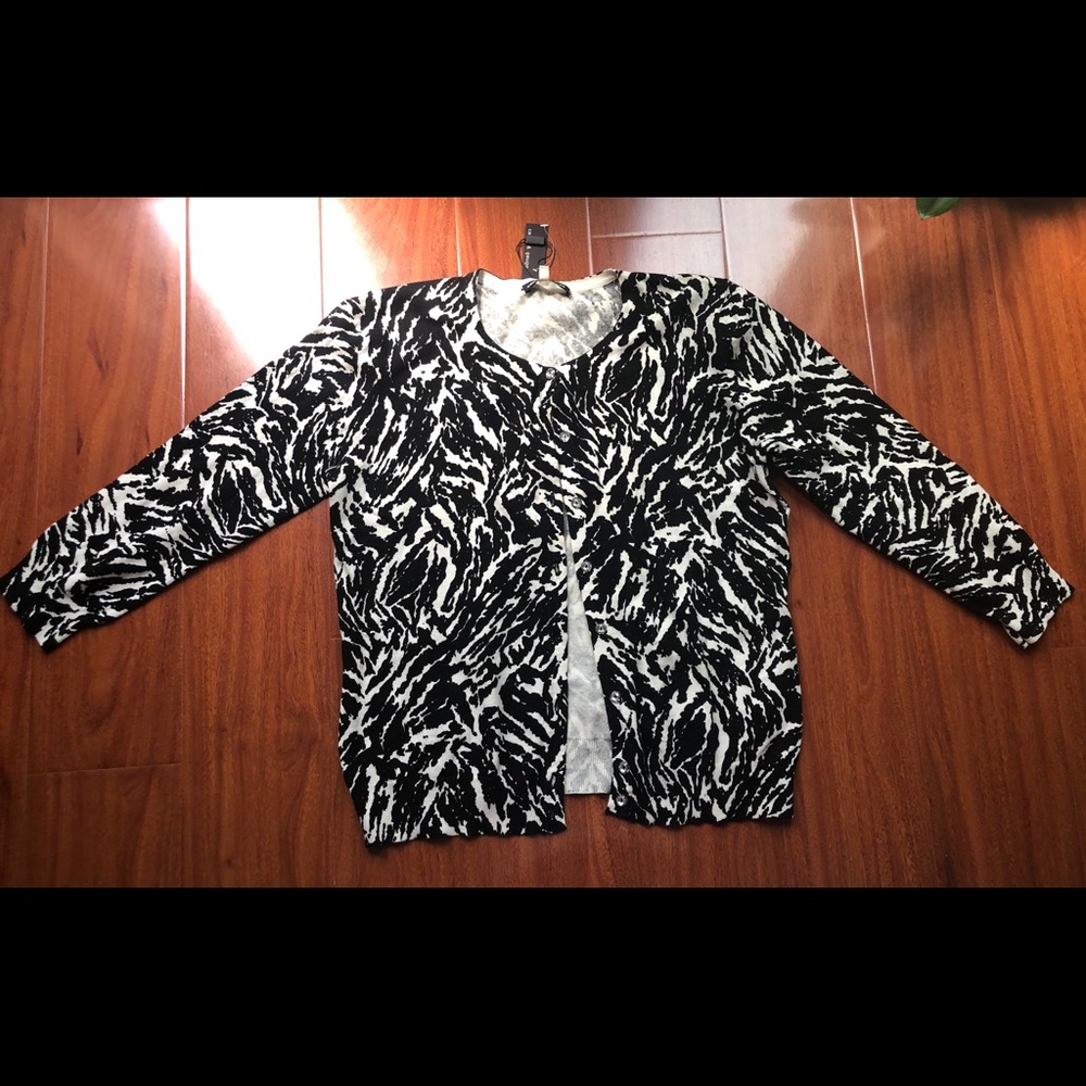 BLACK AND WHITE CARDIGAN